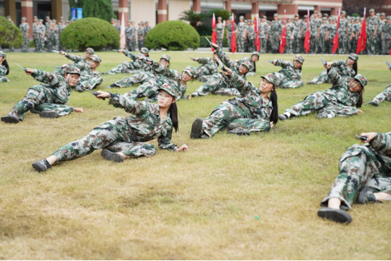 上海行健职业学院举行2021级学生军训总结展示会暨新生开学典礼