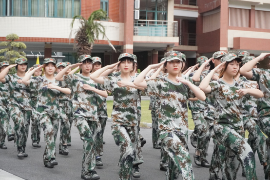 上海行健职业学院举行2021级学生军训总结展示会暨新生开学典礼