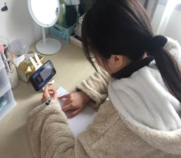 思政大课/学生观看视频照片/17英1%20陈诗慧.jpeg